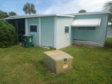 -- CHARMING 2 Bedroom / 1 Bath BEACH COTTAGE!! Located in the on Spessard Holland Golf Course in Florida - for sale on GolfHomes.com, golf home, golf lot