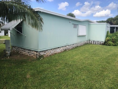 -- CHARMING 2 Bedroom / 1 Bath BEACH COTTAGE!! Located in the on Spessard Holland Golf Course in Florida - for sale on GolfHomes.com, golf home, golf lot