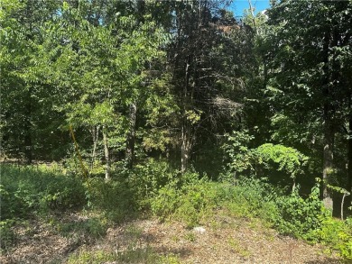 A phenomenal building lot located in the heart of Bella Vista at on Bella Vista - Metfield Golf Complex and Country Club in Arkansas - for sale on GolfHomes.com, golf home, golf lot