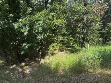 A phenomenal building lot located in the heart of Bella Vista at on Bella Vista - Metfield Golf Complex and Country Club in Arkansas - for sale on GolfHomes.com, golf home, golf lot
