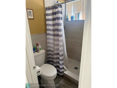 Well maintained and very spacious 3/2.5 townhome in Woodmont on  in Florida - for sale on GolfHomes.com, golf home, golf lot