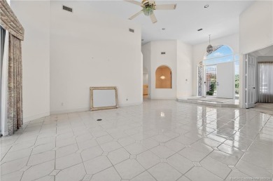 Opportunity knocks in Hobe Sound Golf Club. This single family on Hobe Sound Golf Club in Florida - for sale on GolfHomes.com, golf home, golf lot
