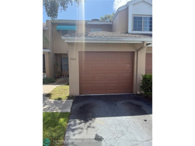 Well maintained and very spacious 3/2.5 townhome in Woodmont on  in Florida - for sale on GolfHomes.com, golf home, golf lot