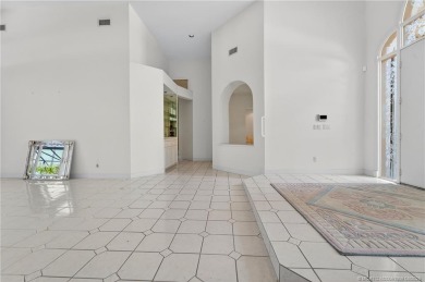 Opportunity knocks in Hobe Sound Golf Club. This single family on Hobe Sound Golf Club in Florida - for sale on GolfHomes.com, golf home, golf lot