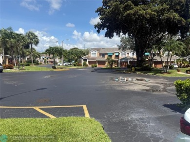 Well maintained and very spacious 3/2.5 townhome in Woodmont on  in Florida - for sale on GolfHomes.com, golf home, golf lot