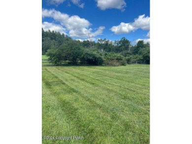 MOTIVATED SELLER. Enjoy this maintenance free lifestyle. Country on Country Club of the Poconos Golf Course in Pennsylvania - for sale on GolfHomes.com, golf home, golf lot