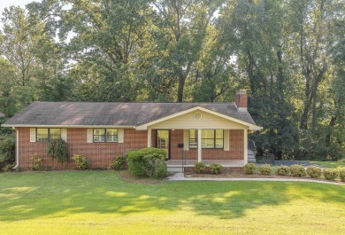 This all brick rancher with a finished basement is only minutes on Concord Golf Club in Tennessee - for sale on GolfHomes.com, golf home, golf lot