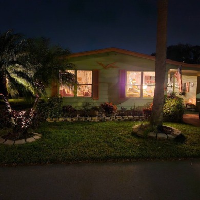 BEAUTIFUL 2 BEDROOM / 2 BATH MOBILE HOME ... READY TO MOVE INTO: on The Meadows At Countrywood in Florida - for sale on GolfHomes.com, golf home, golf lot