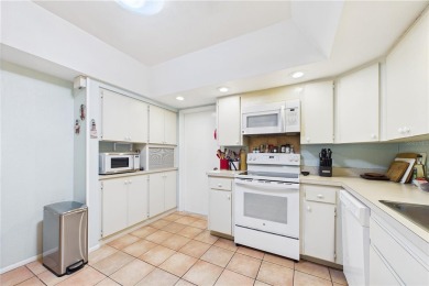 Welcome to this charming and spacious 2-bedroom, 2-bath end-unit on Palm Aire Country Club of Sarasota in Florida - for sale on GolfHomes.com, golf home, golf lot