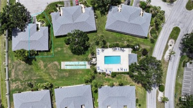 Welcome to this charming and spacious 2-bedroom, 2-bath end-unit on Palm Aire Country Club of Sarasota in Florida - for sale on GolfHomes.com, golf home, golf lot