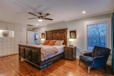 Take in breathtaking, unobstructed sunsets from this charming on Stevens Park Golf Course in Texas - for sale on GolfHomes.com, golf home, golf lot