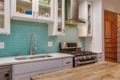 Take in breathtaking, unobstructed sunsets from this charming on Stevens Park Golf Course in Texas - for sale on GolfHomes.com, golf home, golf lot