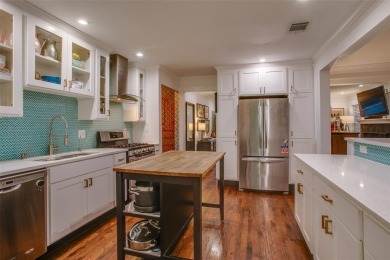 Take in breathtaking, unobstructed sunsets from this charming on Stevens Park Golf Course in Texas - for sale on GolfHomes.com, golf home, golf lot