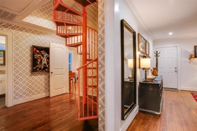 Take in breathtaking, unobstructed sunsets from this charming on Stevens Park Golf Course in Texas - for sale on GolfHomes.com, golf home, golf lot
