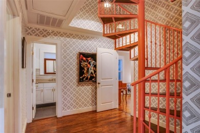 Take in breathtaking, unobstructed sunsets from this charming on Stevens Park Golf Course in Texas - for sale on GolfHomes.com, golf home, golf lot