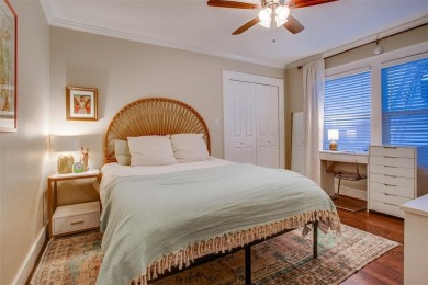 Take in breathtaking, unobstructed sunsets from this charming on Stevens Park Golf Course in Texas - for sale on GolfHomes.com, golf home, golf lot