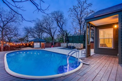 Take in breathtaking, unobstructed sunsets from this charming on Stevens Park Golf Course in Texas - for sale on GolfHomes.com, golf home, golf lot
