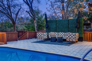Take in breathtaking, unobstructed sunsets from this charming on Stevens Park Golf Course in Texas - for sale on GolfHomes.com, golf home, golf lot