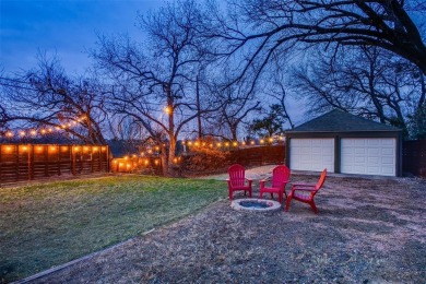 Take in breathtaking, unobstructed sunsets from this charming on Stevens Park Golf Course in Texas - for sale on GolfHomes.com, golf home, golf lot