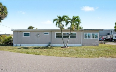 Beautifully remodeled, fully furnished manufactured home in a on Riverbend Golf and Country Club in Florida - for sale on GolfHomes.com, golf home, golf lot