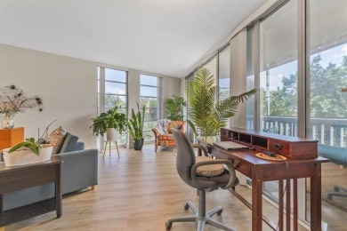 Beautifully maintained 2-bed, 2-bath condo with spacious open on Inverrary Country Club in Florida - for sale on GolfHomes.com, golf home, golf lot