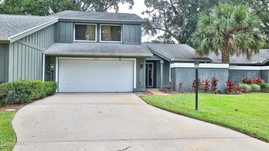 2 Premier suites, 2.5 baths - 2 story Glens Condominium in on Spruce Creek Golf Club in Florida - for sale on GolfHomes.com, golf home, golf lot