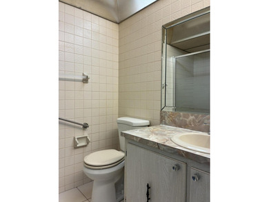 Lovely 2 bedroom 2 bath home in highly desireable Kings Point on Kings Point Golf -Flanders Way in Florida - for sale on GolfHomes.com, golf home, golf lot