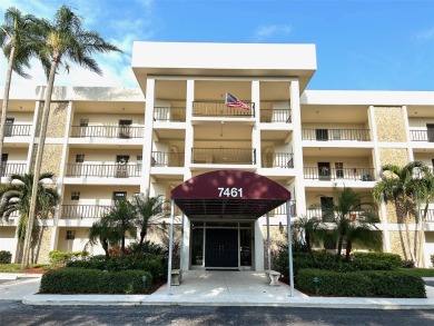 Welcome home to this beautifully updated 3-bedroom 4th-floor on Palm Aire Country Club of Sarasota in Florida - for sale on GolfHomes.com, golf home, golf lot