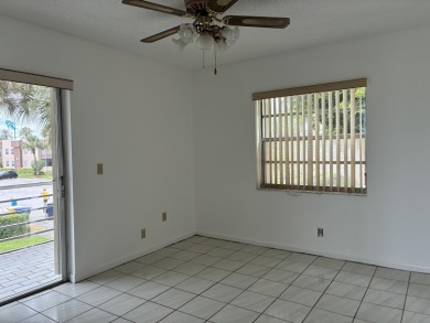 Lovely 2 bedroom 2 bath home in highly desireable Kings Point on Kings Point Golf -Flanders Way in Florida - for sale on GolfHomes.com, golf home, golf lot