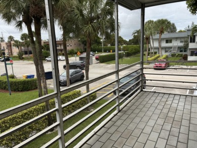 Lovely 2 bedroom 2 bath home in highly desireable Kings Point on Kings Point Golf -Flanders Way in Florida - for sale on GolfHomes.com, golf home, golf lot