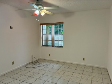 Lovely 2 bedroom 2 bath home in highly desireable Kings Point on Kings Point Golf -Flanders Way in Florida - for sale on GolfHomes.com, golf home, golf lot
