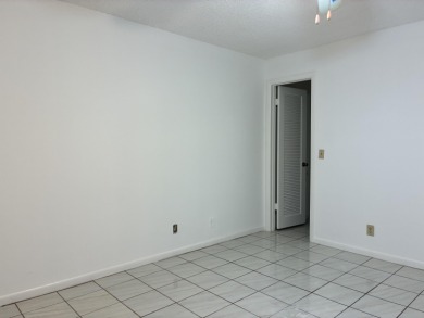 Lovely 2 bedroom 2 bath home in highly desireable Kings Point on Kings Point Golf -Flanders Way in Florida - for sale on GolfHomes.com, golf home, golf lot
