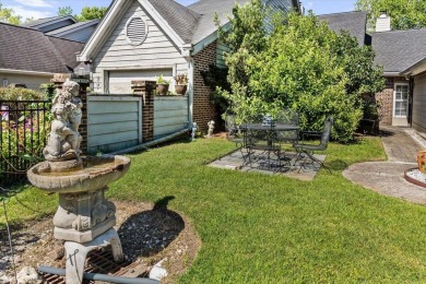 Well maintained single story townhome with a garage and walking on Shadowmoss Plantation Golf Club in South Carolina - for sale on GolfHomes.com, golf home, golf lot