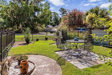 Well maintained single story townhome with a garage and walking on Shadowmoss Plantation Golf Club in South Carolina - for sale on GolfHomes.com, golf home, golf lot