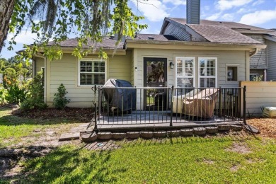 Well maintained single story townhome with a garage and walking on Shadowmoss Plantation Golf Club in South Carolina - for sale on GolfHomes.com, golf home, golf lot