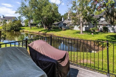 Well maintained single story townhome with a garage and walking on Shadowmoss Plantation Golf Club in South Carolina - for sale on GolfHomes.com, golf home, golf lot