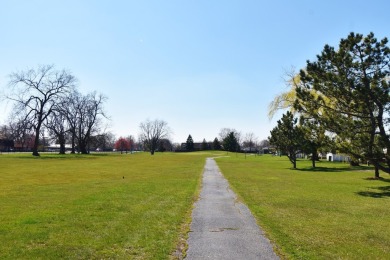 FORE!!! This is a Golfer's Dream that is 55 Years Old or Older: on Golf Vista Estates Golf Course in Illinois - for sale on GolfHomes.com, golf home, golf lot