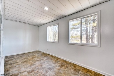 Beautifully Renovated Lakefront Townhome!This fully updated on High Point Golf Club in New Jersey - for sale on GolfHomes.com, golf home, golf lot