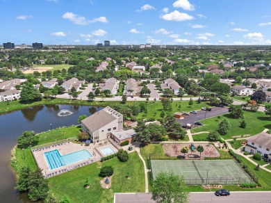 Beautifully maintained 2 bed, 2.5 bath townhome in the highly on Schaumburg Golf Club in Illinois - for sale on GolfHomes.com, golf home, golf lot