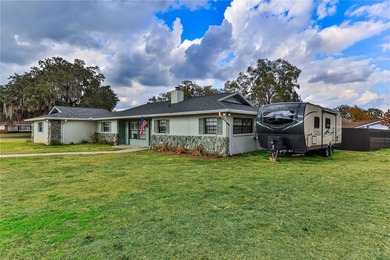 Welcome to this charming home in the Inverness Golf and Country on Inverness Golf and Country Club in Florida - for sale on GolfHomes.com, golf home, golf lot
