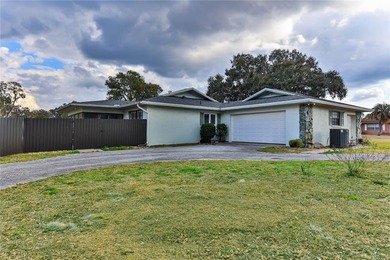 Welcome to this charming home in the Inverness Golf and Country on Inverness Golf and Country Club in Florida - for sale on GolfHomes.com, golf home, golf lot