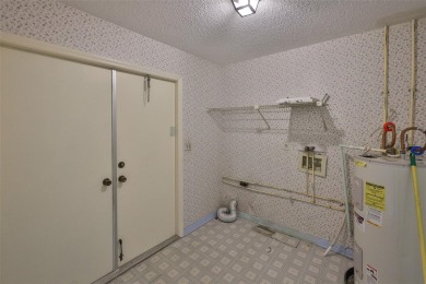 GREAT INVESTMENT OPPORTUNITY - FIXER UPPER IN SUN CITY CENTER! on Caloosa Greens Executive Golf Course in Florida - for sale on GolfHomes.com, golf home, golf lot