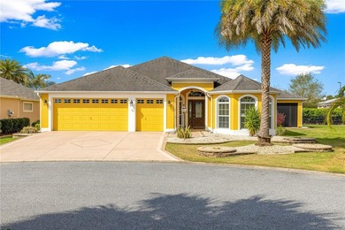 *LARGE GLASS ENCLOSED BONUS ROOM*FANTASTIC LOCATION*GOLF CART on Bella Glade Country Club in Florida - for sale on GolfHomes.com, golf home, golf lot