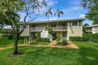 This absolutely beautiful  3-bedroom convertible, 2-bath condo on Hunters Run Golf and Country Club in Florida - for sale on GolfHomes.com, golf home, golf lot