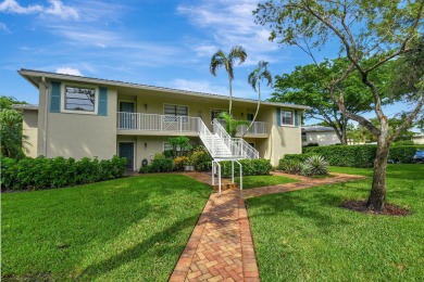 This absolutely beautiful  3-bedroom convertible, 2-bath condo on Hunters Run Golf and Country Club in Florida - for sale on GolfHomes.com, golf home, golf lot