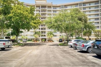 Spacious 3-bed, 2.5-bath condo in sought-after Palm Aire on Oaks on Palm-Aire Country Club and Resort - Palms in Florida - for sale on GolfHomes.com, golf home, golf lot