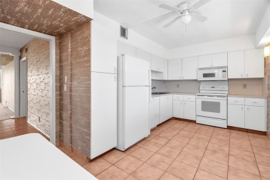 Spacious 3-bed, 2.5-bath condo in sought-after Palm Aire on Oaks on Palm-Aire Country Club and Resort - Palms in Florida - for sale on GolfHomes.com, golf home, golf lot