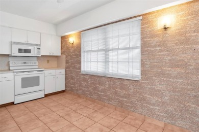 Spacious 3-bed, 2.5-bath condo in sought-after Palm Aire on Oaks on Palm-Aire Country Club and Resort - Palms in Florida - for sale on GolfHomes.com, golf home, golf lot