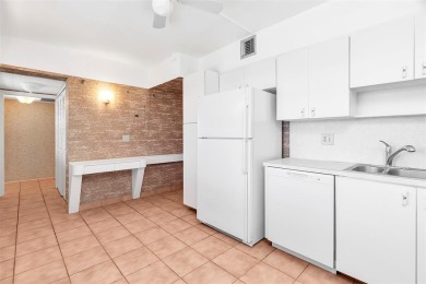 Spacious 3-bed, 2.5-bath condo in sought-after Palm Aire on Oaks on Palm-Aire Country Club and Resort - Palms in Florida - for sale on GolfHomes.com, golf home, golf lot