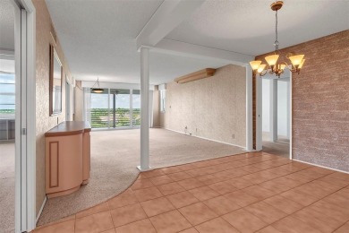 Spacious 3-bed, 2.5-bath condo in sought-after Palm Aire on Oaks on Palm-Aire Country Club and Resort - Palms in Florida - for sale on GolfHomes.com, golf home, golf lot